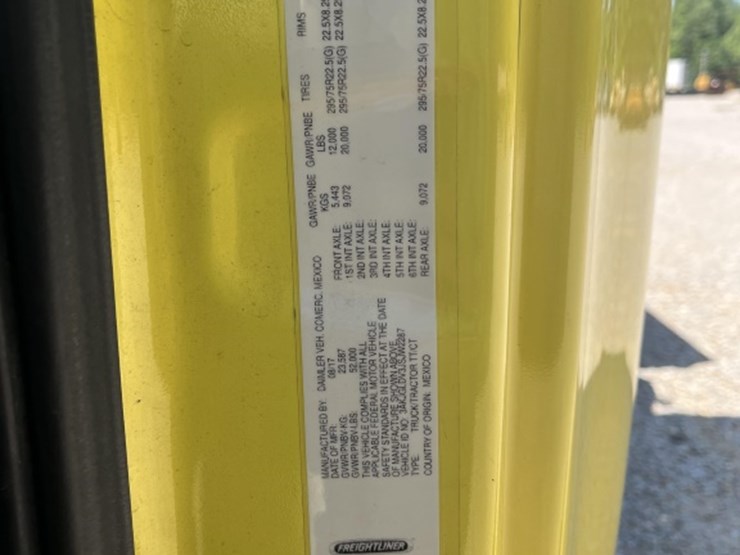 #2881-•-2018-freightliner-ca125slp-mid-roof-sleeper-truck-image-25