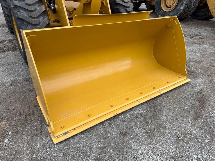 2023-caterpillar-910-image-10