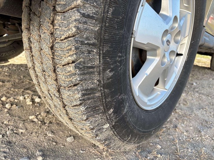 2011-ford-escape-image-24