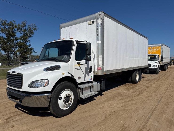 2020-freightliner-m2-26'-box-truck-image-8