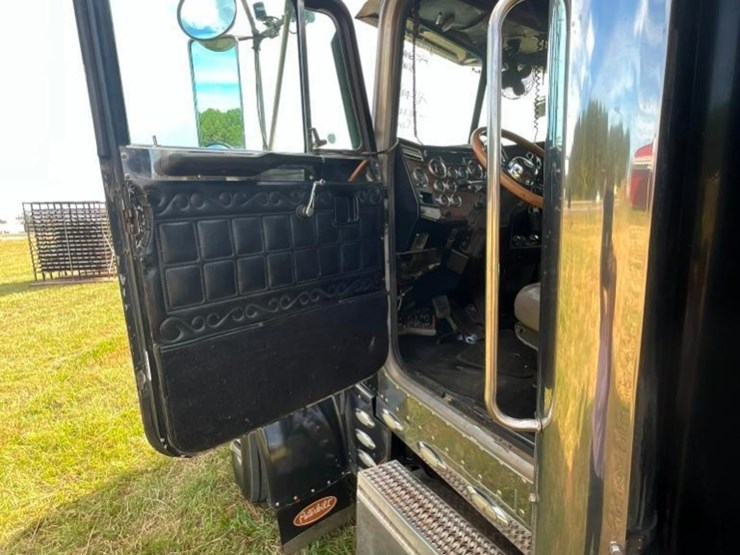 1998-peterbilt-379-image-26