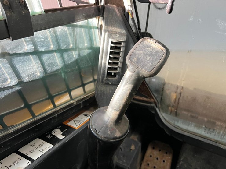 2025-deere-318e-image-21