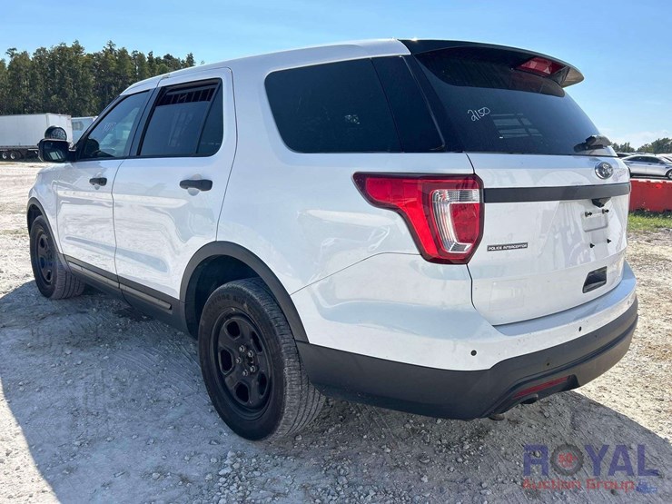 2017-ford-explorer-image-4