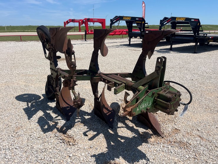 john-deere-835-image-1