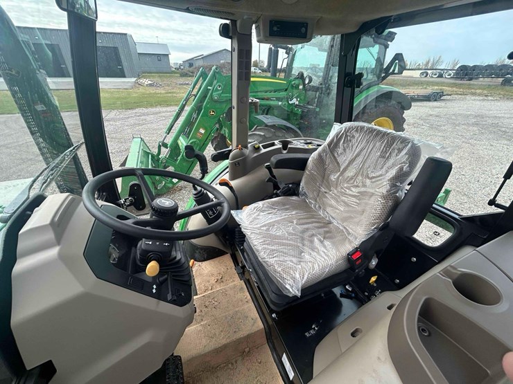2021-john-deere-5075e-image-25