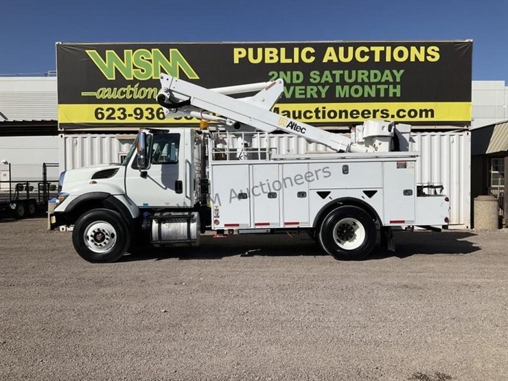 2015-international-7400-image-1