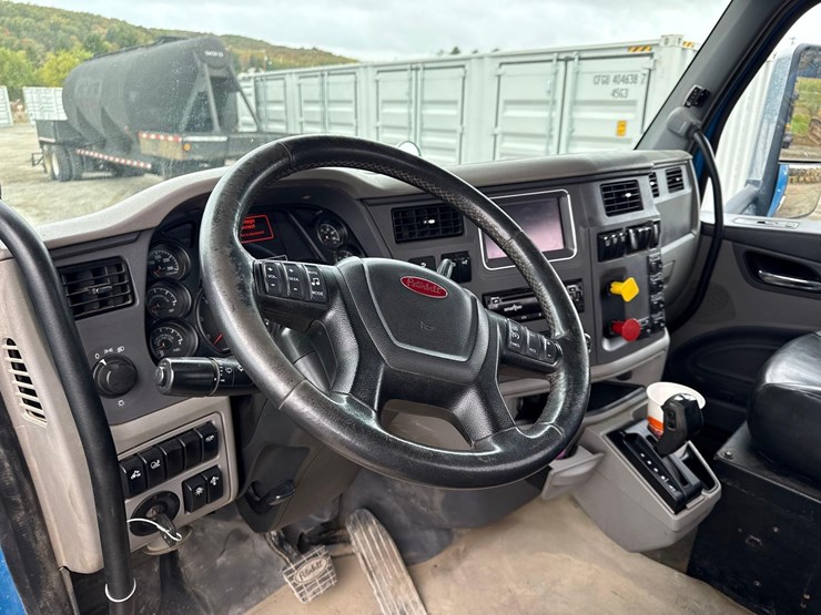 2018-peterbilt-567-image-9