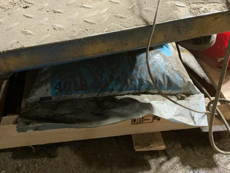 #165-•-trailer-hitch,-tires,-and-assorted-parts-image-29