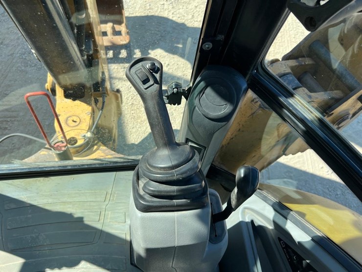 caterpillar-430e-image-34