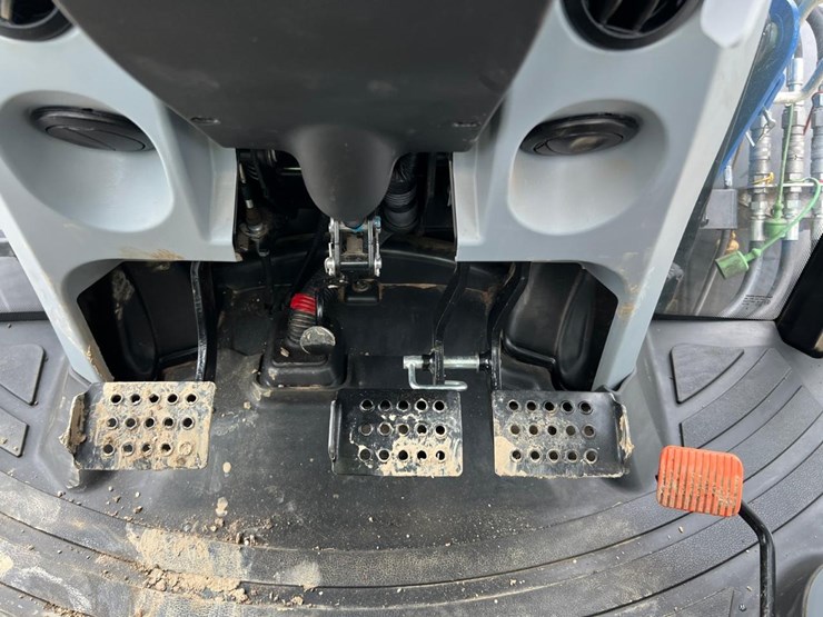 2017-new-holland-t4.75-image-37