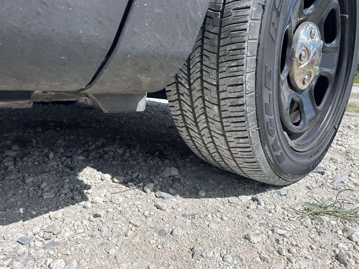 2016-ford-explorer-image-21