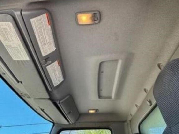 2010-hino-258-image-64