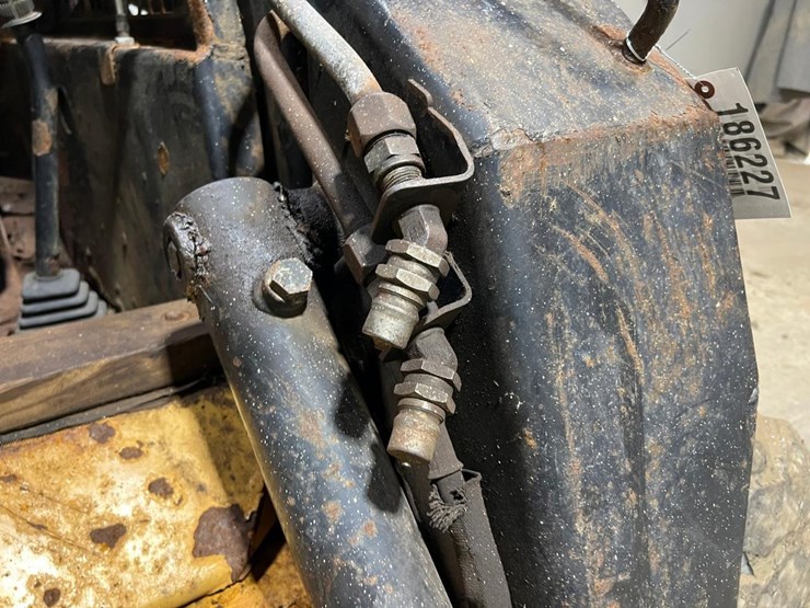 new-holland-lx885-image-11