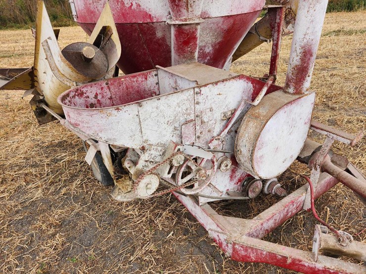 new-holland-350-image-5