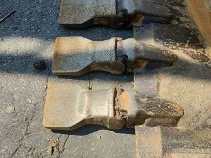 2019-caterpillar-325f-image-13