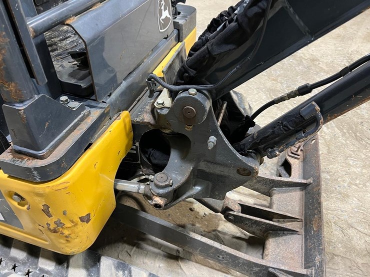 2015-deere-17g-image-22