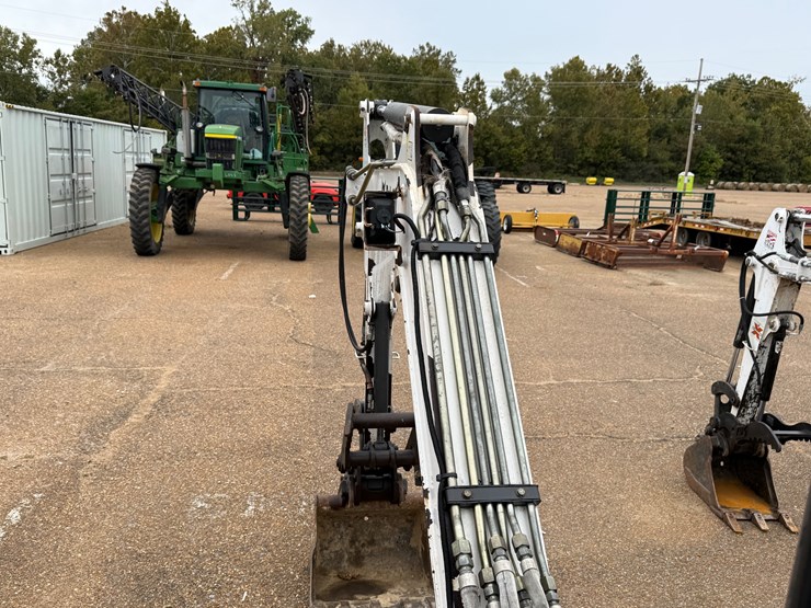 2013-bobcat-e35-image-25