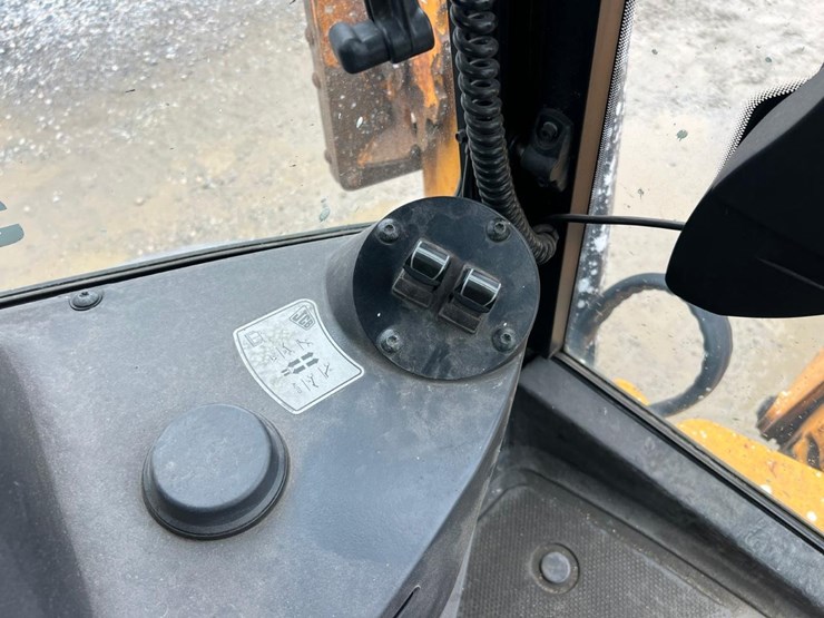 2017-jcb-3cx-image-29