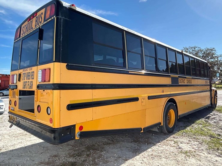 2009-freightliner-b2-image-3