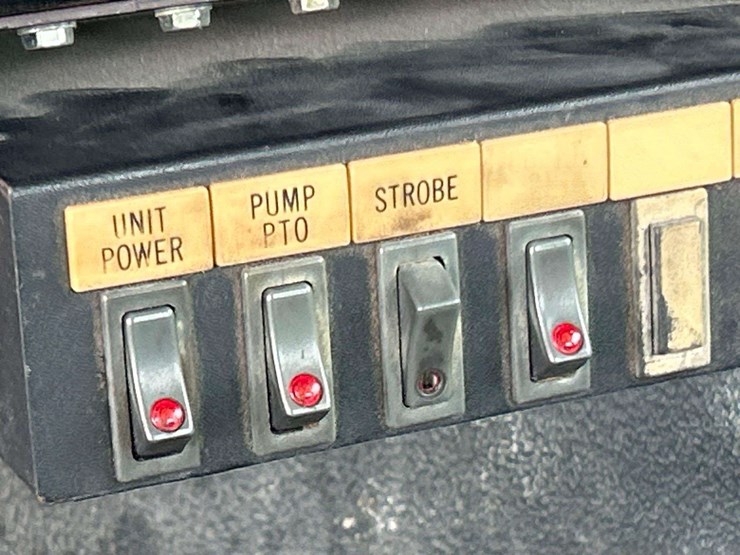 2006-ford-f650-image-17