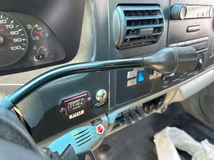 2006-ford-f550-image-17