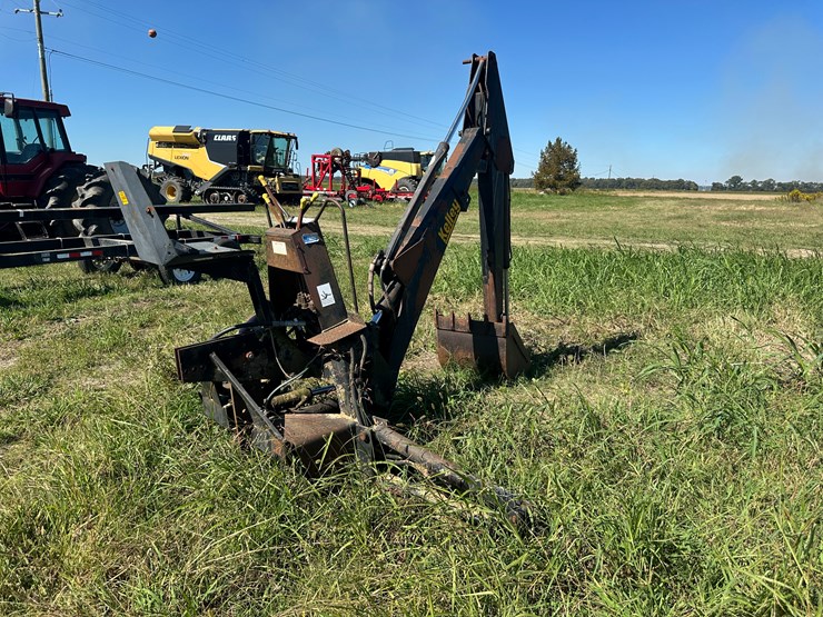 #32227-•-kelley-mfg-b70-backhoe-attachment-image-3