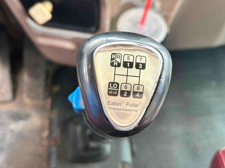 2008-peterbilt-388-image-34