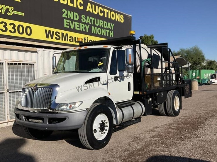 2014-international-4300lp-spray-truck-image-2