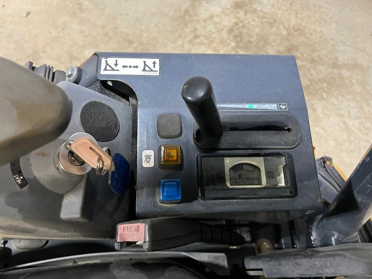 2015-deere-17g-image-25