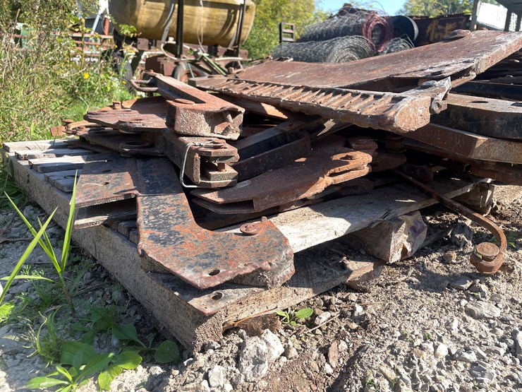 #1042-•-pallet-of-plow-parts-image-5