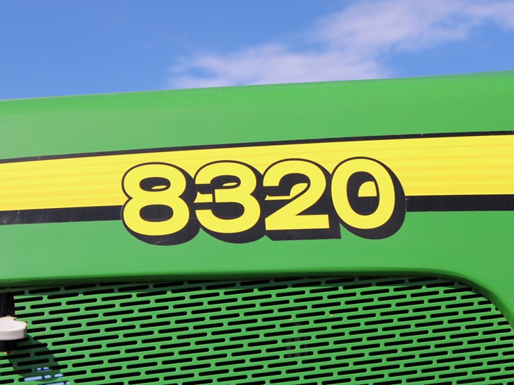 john-deere-8320-image-19