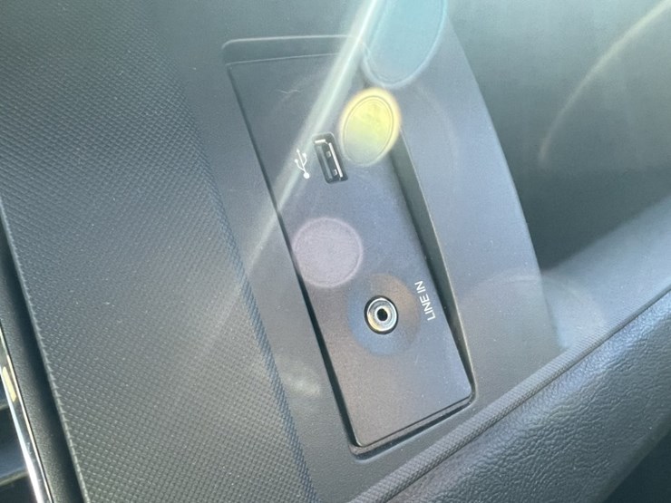 2017-ford-taurus-sedan-image-32