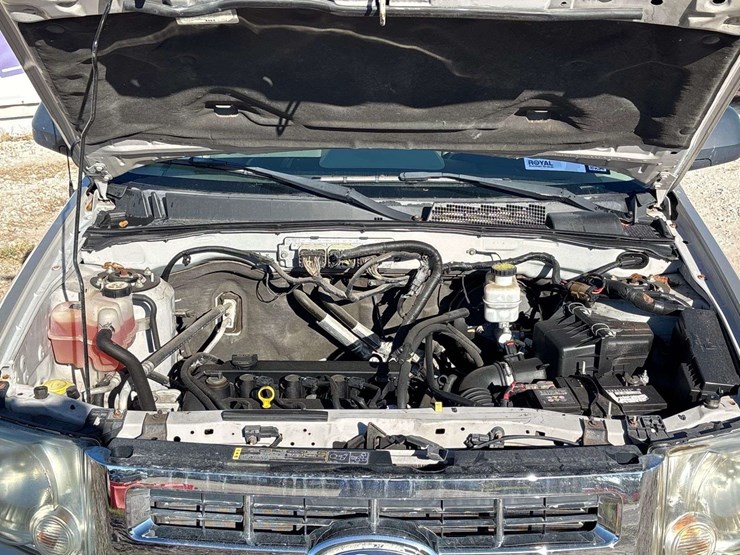 2011-ford-escape-image-7