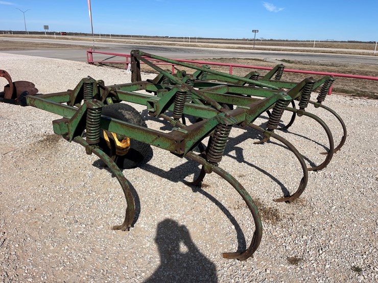 #t15180-•-john-deere-chisel-plow-image-6
