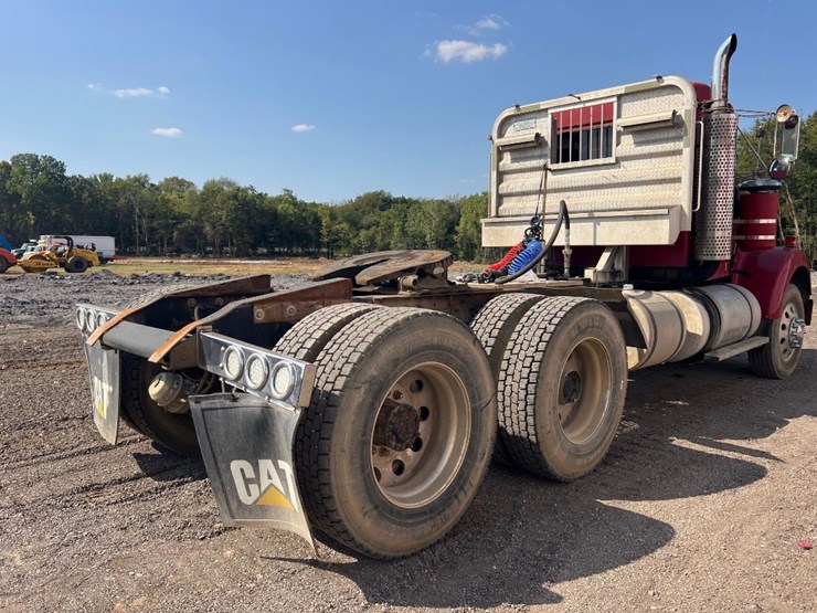 kenworth-t/a-day-cab-road-tractor-image-4