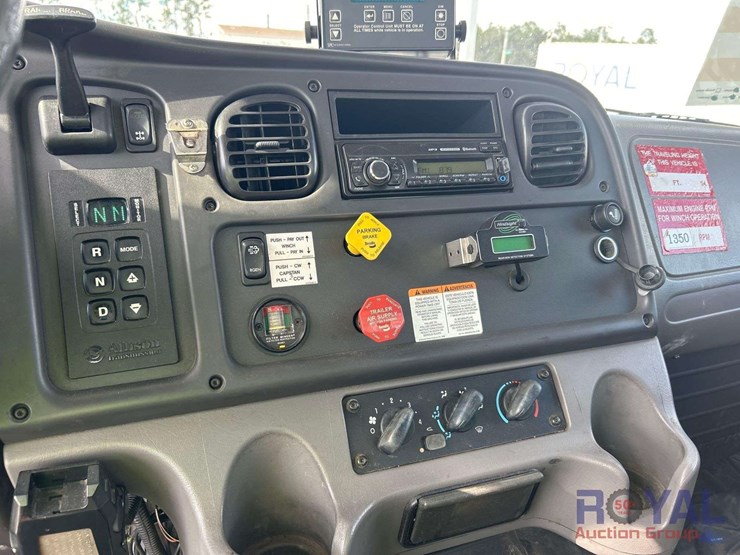 2016-freightliner-m2-106-altec-am50-50ft.-insulated-material-handling-bucket-truck-image-16