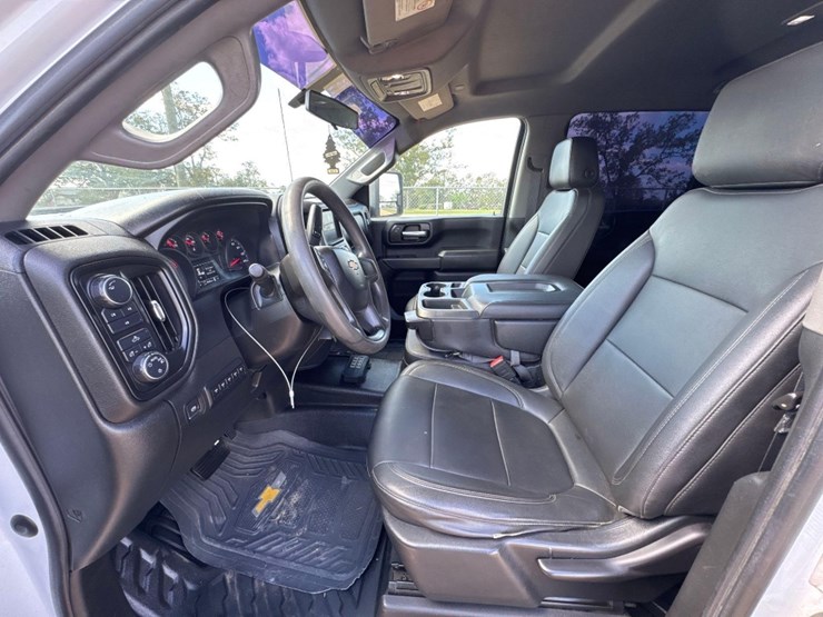 2020-chevrolet-silverado-3500-image-16