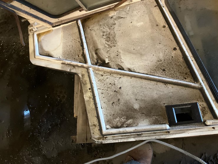 #186-•-forklift-doors-and-light-bulbs-image-6