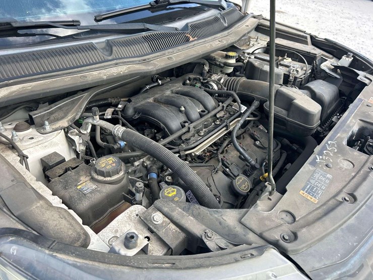 2016-ford-explorer-image-9