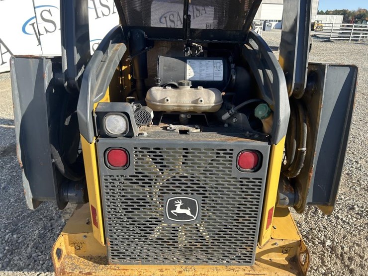 2016-deere-326e-image-26