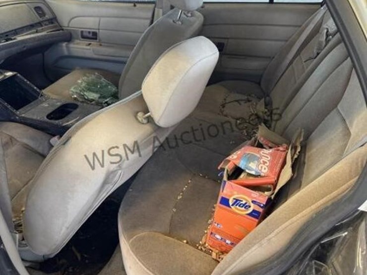 2009-ford-crown-victoria-sdn-image-24