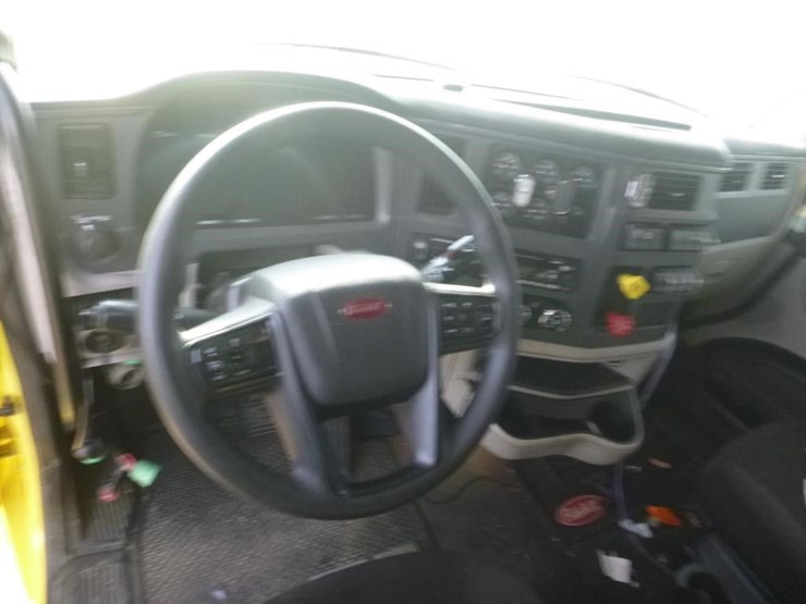 2024-peterbilt-579-image-19