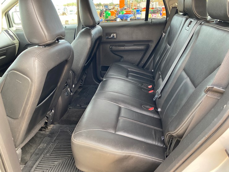 2010-ford-edge-image-29