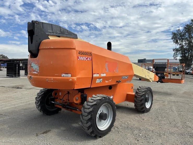 2015-jlg-600s-image-3