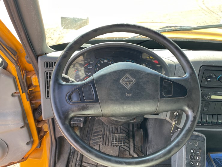 2006-international-7400-image-40