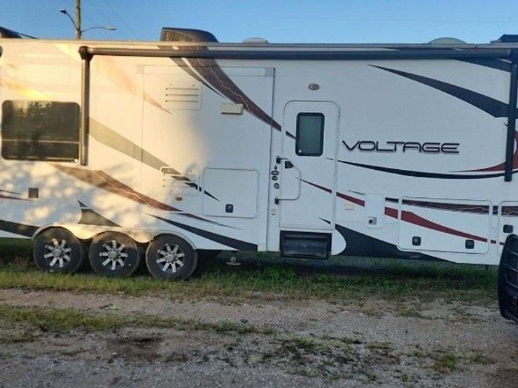 2013-dutchman-voltage-toy-hauler-40-foot.-image-11