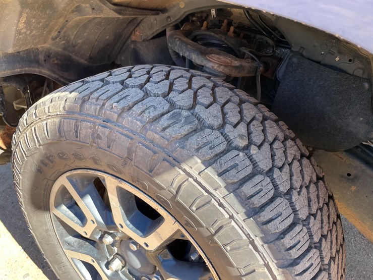 2015-toyota-tundra-sr5-image-18