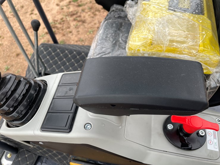 #1791-•-agt-xz20r-mini-excavator-image-32