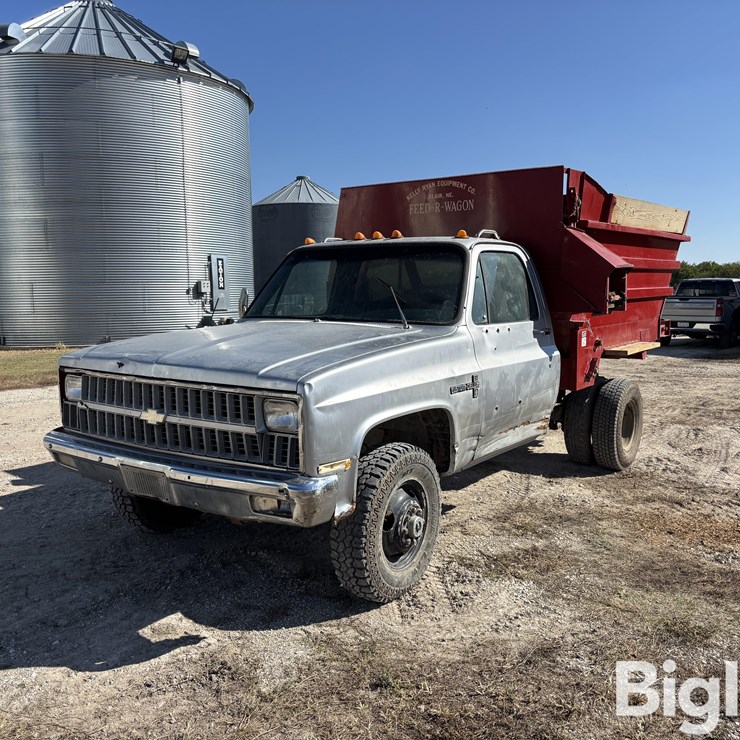 1982 Chevrolet K30 4x4 Feed Truck