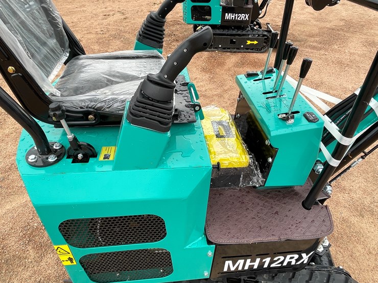 #1697-•-agt-mh12rx-mini-excavator-image-25